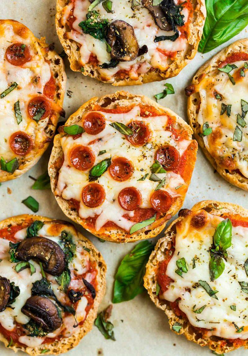 Homemade Mini Pizzas: Personal Pie Perfection