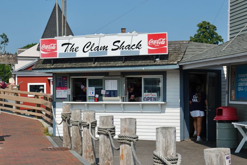 10 Maine Lobster Shacks That Never Disappoint - Decor Hint The Clam Shack – Kennebunk's Bridge-Side Institution
