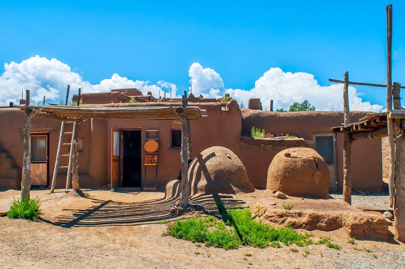 12 New Mexico Pueblo-Style Homes Straight Out Of A Storybook - Decor Hint Hornos Outdoor Ovens