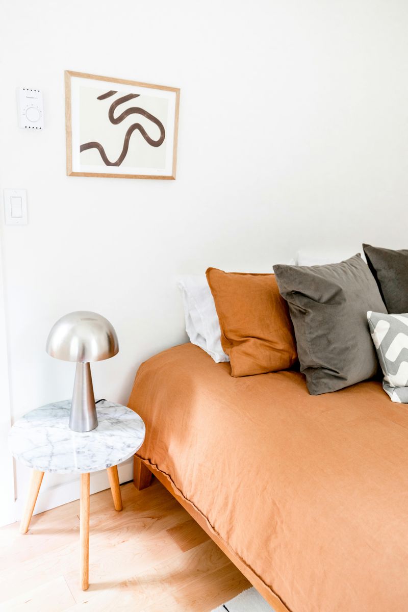 17 Simple Minimalist Bedroom Designs Focused On Calm And Simplicity - Decor Hint Functional Art Only