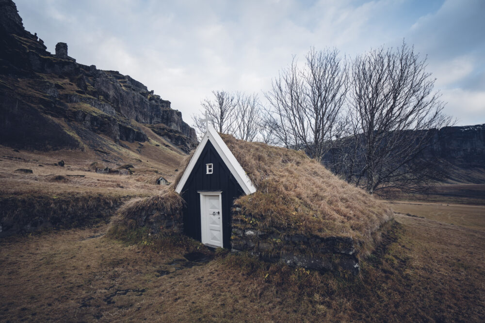 12 Underground Home Designs That May Offer Unique Living Spaces - Decor Hint Partially Buried Hill Homes