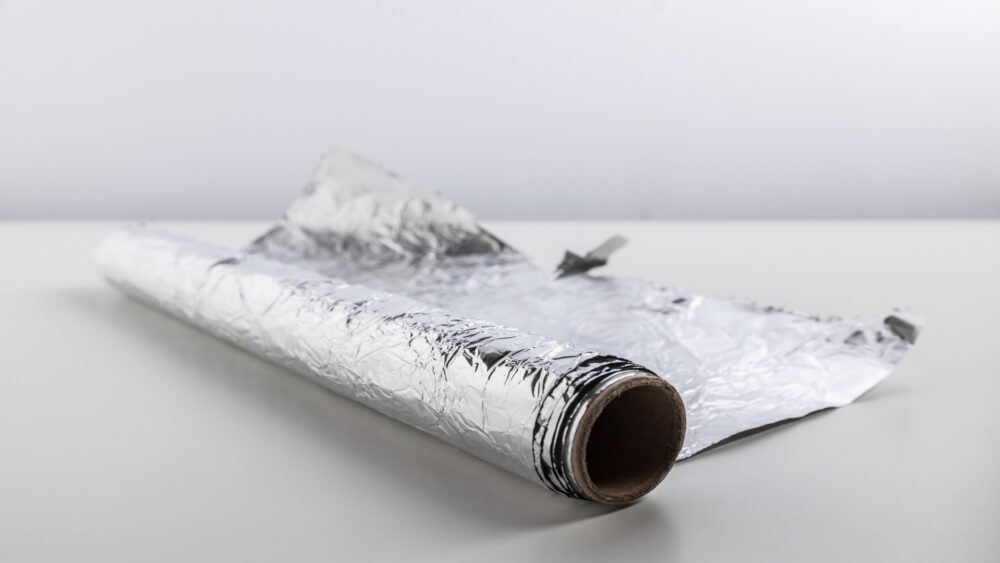 roll aluminum foil isolated white background resized to 1920x1080 1 - Decor Hint