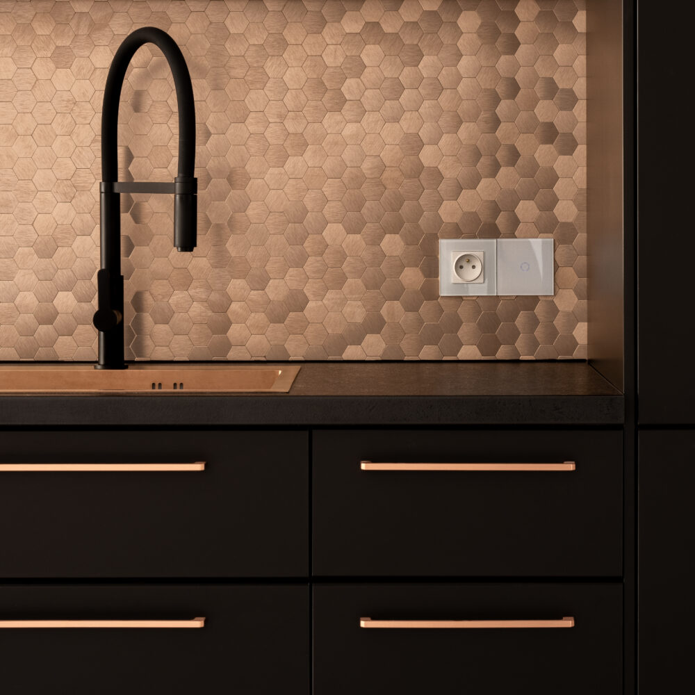 Outlet Location Decisions That Could Make Kitchens Less Practical - Decor Hint Dangerous Proximity To Water Sources