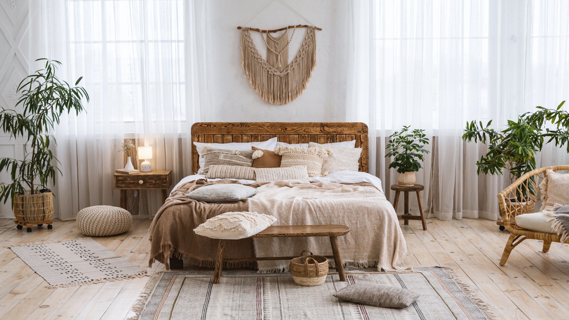 shutterstock 1836035821 resized to 1920x1080 1 - Decor Hint