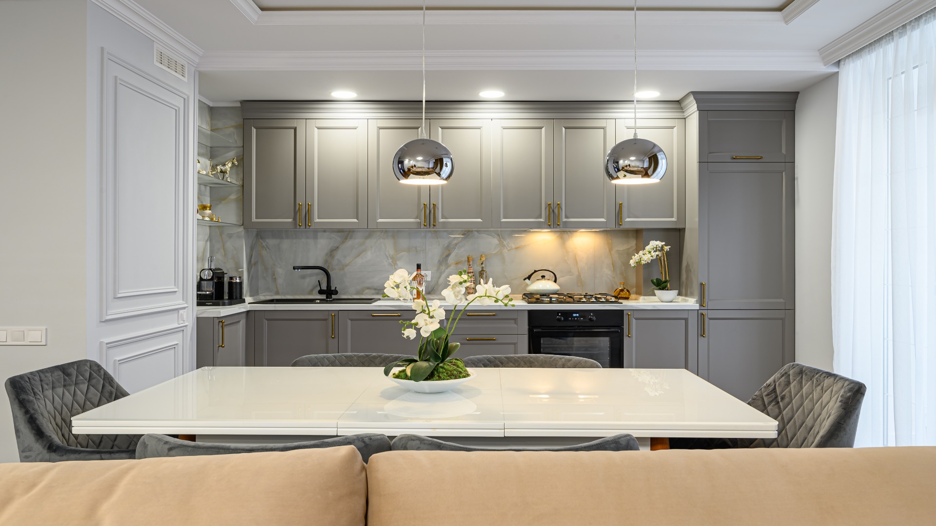 shutterstock 1888766437 resized to 1920x1080 1 - Decor Hint