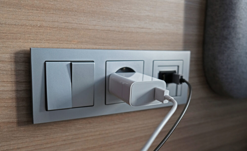 Outlet Location Decisions That Could Make Kitchens Less Practical - Decor Hint Overlooking Future Technology Needs