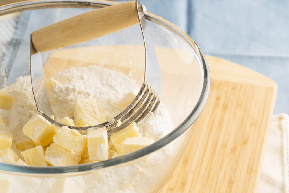 17 Traditional Kitchen Tools That May Be Less Familiar To Younger Generations - Decor Hint Pastry Blender