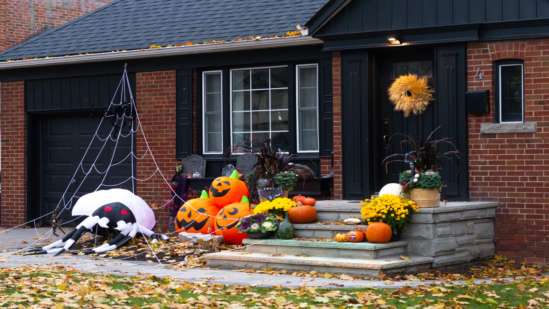 shutterstock 2196058921 resized to 1920x1080 1 - Decor Hint