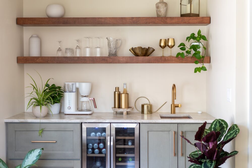 5 Alternatives To Gray Kitchen Walls That Designers Say May Be Worth Considering - Decor Hint Plaster Pink