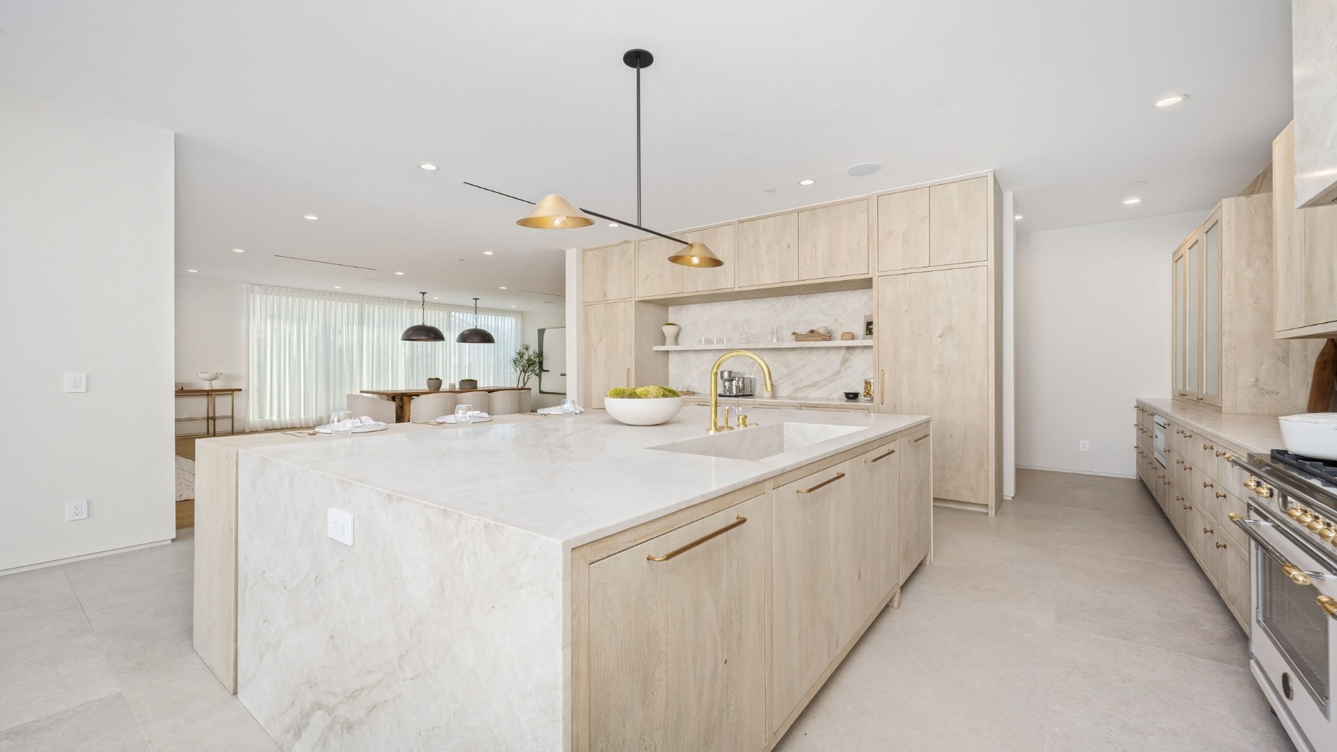 7 Kitchen Cabinet Colors That Could Pair Well With Stone Countertops - Decor Hint shutterstock 2533414667 resized to 1920x1080 1 - Decor Hint