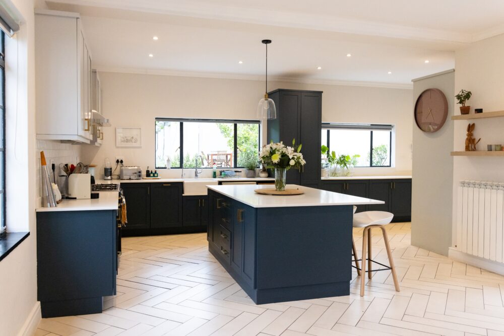 13 Kitchen Cabinet Paint Colors That May Create A Warm And Inviting Feel - Decor Hint Warm Navy