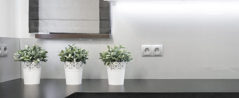 shutterstock 255686170 scaled e1756906062614 - Decor Hint