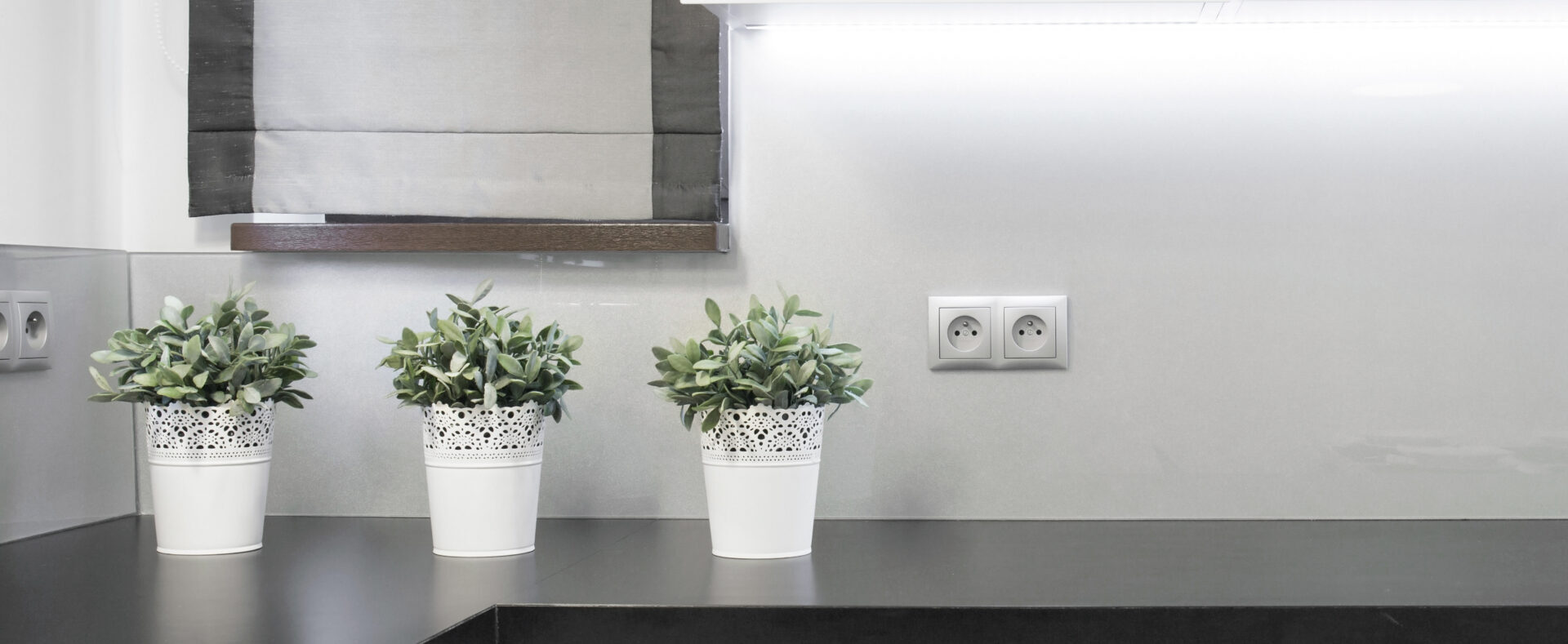 Outlet Location Decisions That Could Make Kitchens Less Practical - Decor Hint shutterstock 255686170 scaled e1756906062614 - Decor Hint