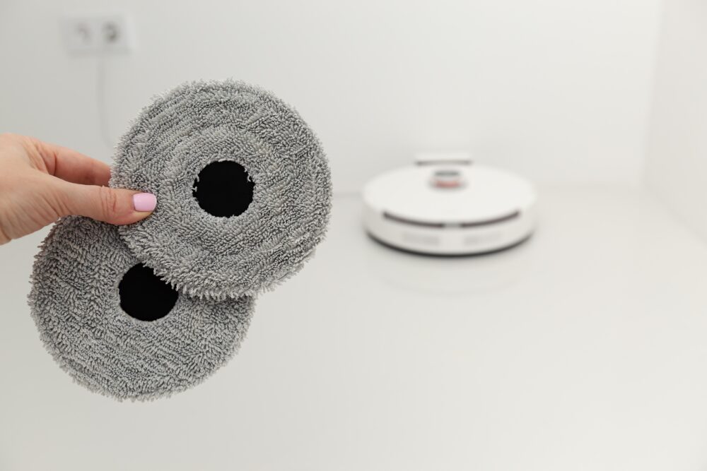 Hybrid Robot Vacuums With Mopping Functions