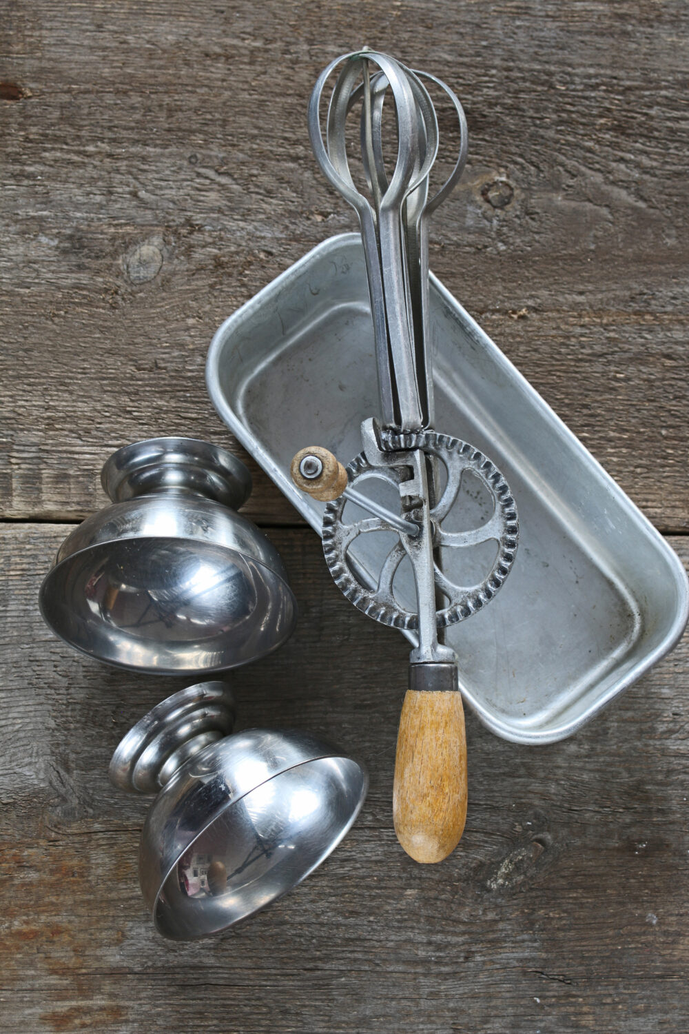 17 Traditional Kitchen Tools That May Be Less Familiar To Younger Generations - Decor Hint Hand-Crank Egg Beater