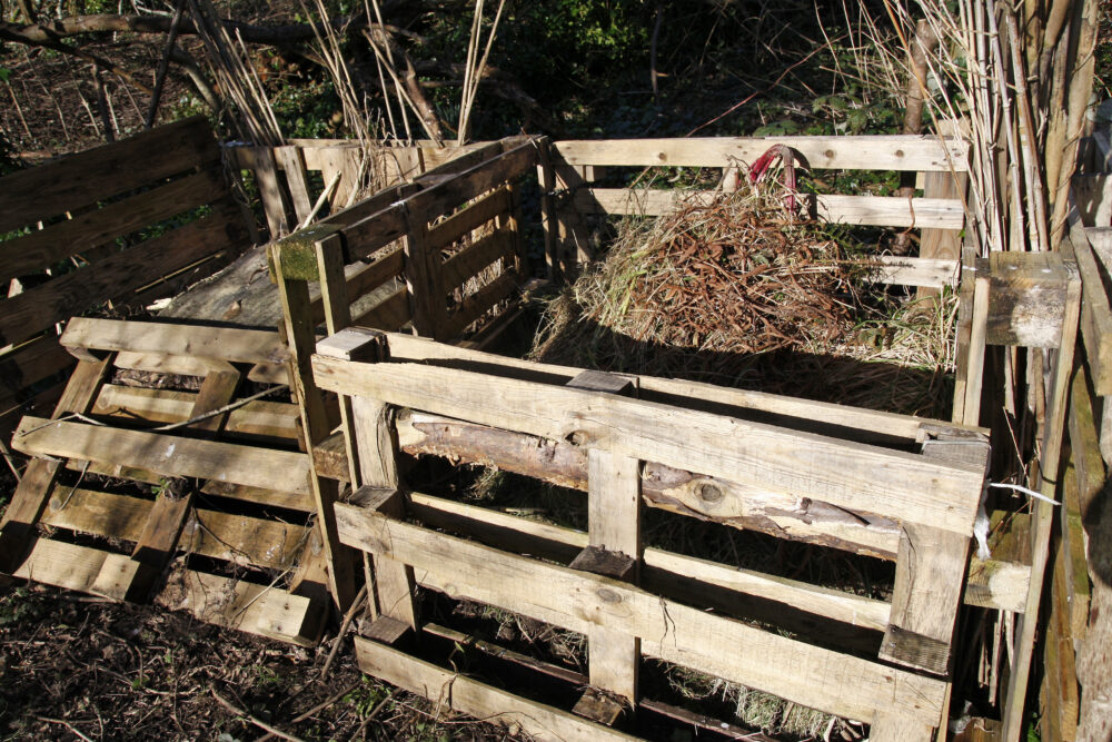 15 Wooden Pallet Upcycling Ideas That Could Be Worth Considering - Decor Hint DIY Composting Corner Bin