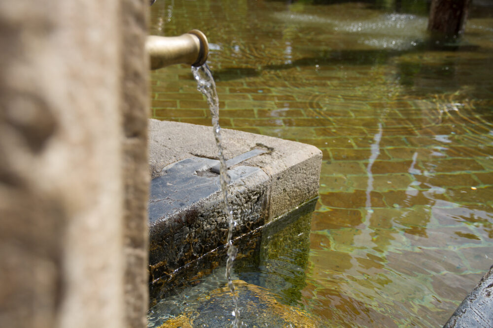 21 DIY Projects That Could Help Reduce Household Costs - Decor Hint water running into old fountain from - Decor Hint