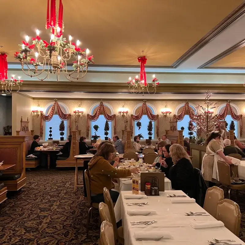10 Michigan Buffets Serving Up Home-Style Classics - Decor Hint Zehnder's of Frankenmuth
