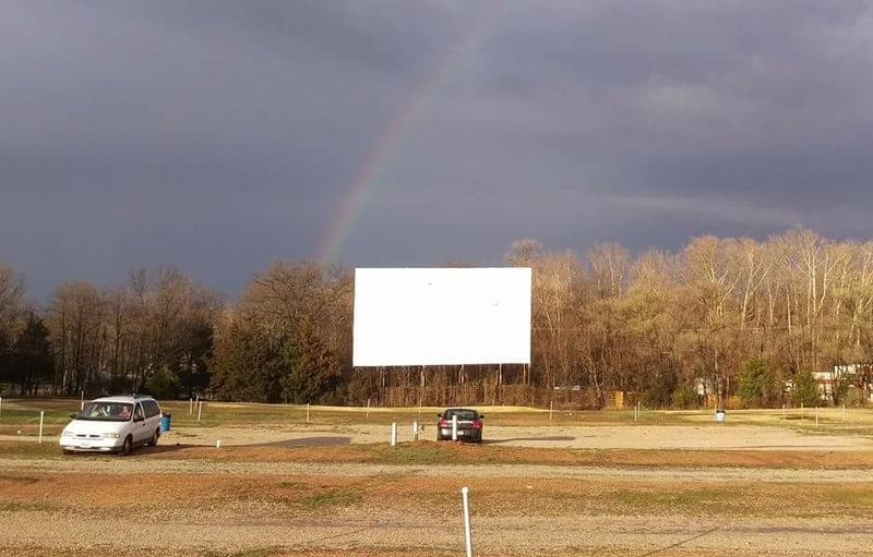10 Missouri Drive-Ins Still Rolling Movies (And 4 That Shut Down) - Decor Hint Starlite Drive-In, Cadet
