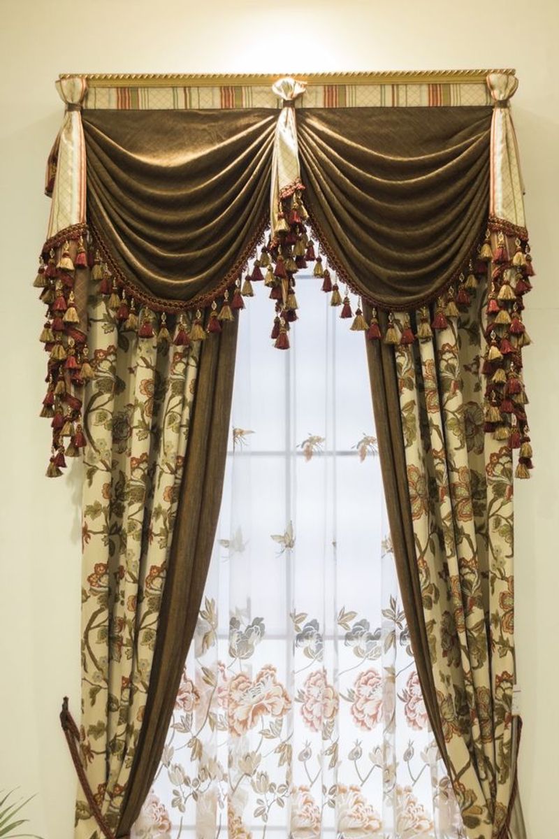 10 Things Pennsylvania Sellers Leave Behind That Buyers Secretly Dislike - Decor Hint Outdated Window Treatments