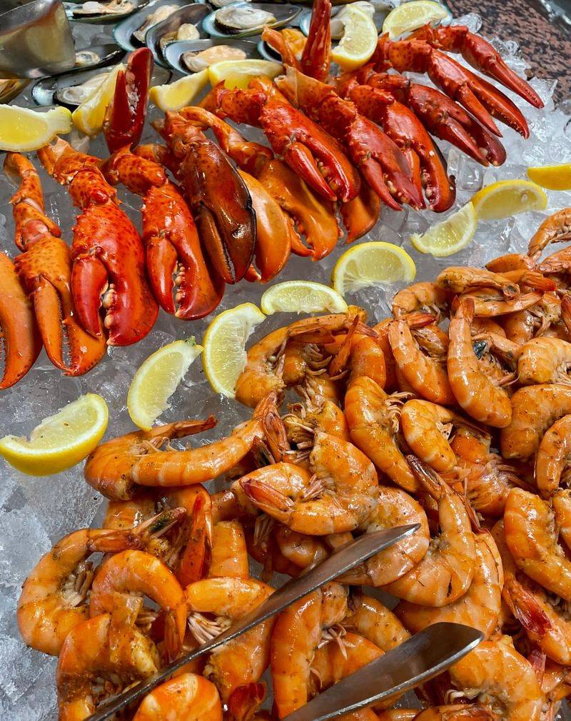 10 Can't-Miss Buffets In Florida For Big Appetites - Decor Hint Boston Lobster Feast - Orlando