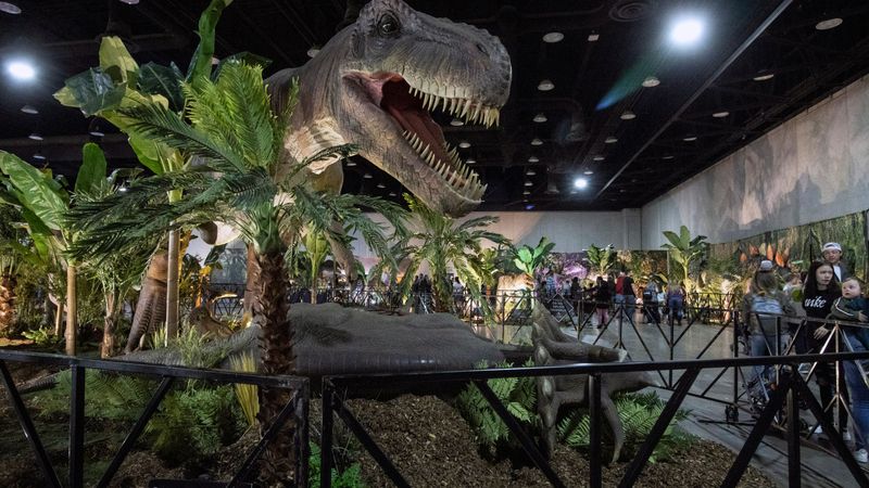 Life-Size Dinosaur Exhibits