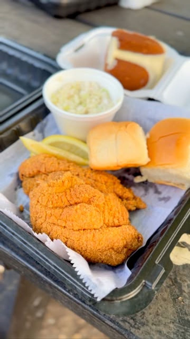 11 Ohio Catfish Cafés Where Locals Dig Into Comfort Food Classics - Decor Hint Alabama Fish Bar - Cincinnati