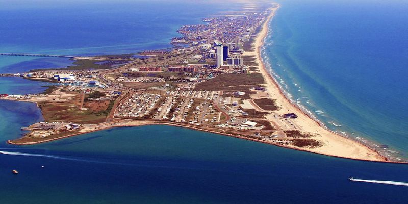 11 Texas Coastal Towns Overrun By Tourists, According To Locals - Decor Hint South Padre Island