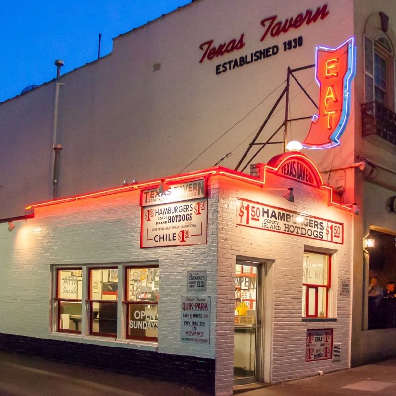 11 Timeless Virginia Restaurants That Prove Great Food Doesn't Have To Be Pricey - Decor Hint The Texas Tavern