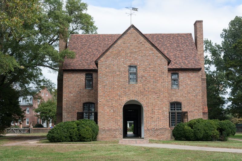 Historic Colonial & Federal-Style Homes