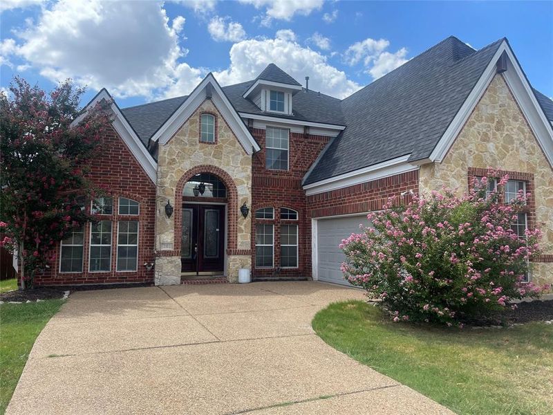12 Arkansas House Styles That Might Not Stand The Test Of Time - Decor Hint McMansion Hybrids with Mixed Materials