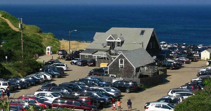 12 Lakeside Restaurants In Massachusetts That Wow Beyond The Menu - Decor Hint The Beachcomber, Wellfleet
