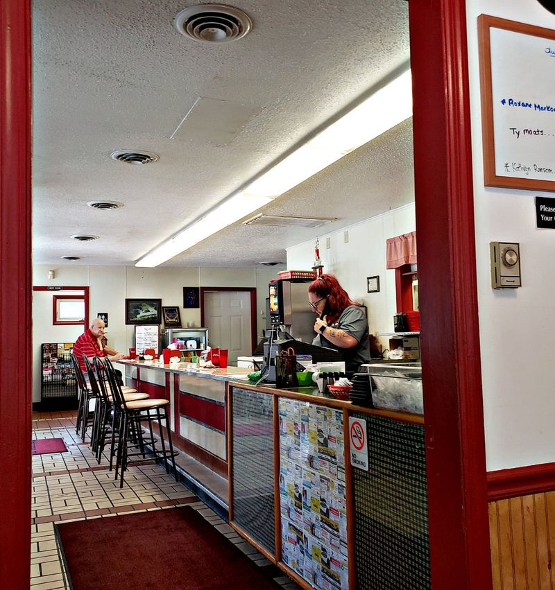 12 Maryland Small-Town Restaurants Overflowing With Charm - Decor Hint The Red Byrd