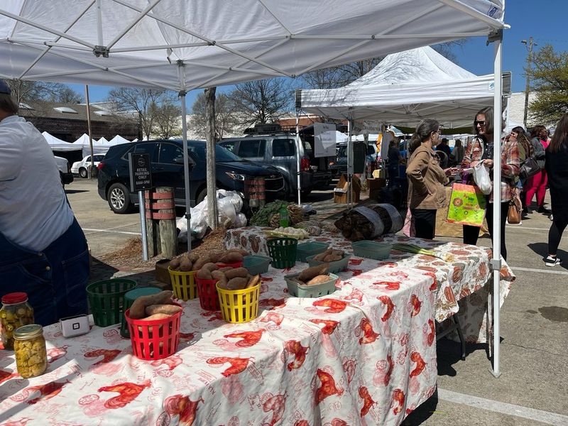 12 Must-Visit Alabama Maker Markets Celebrating Local Art And Creativity - Decor Hint Pepper Place Saturday Market - Birmingham