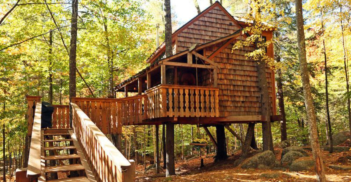 12 New England Treehouses Made For Fall Color Watching In Vermont And Beyond - Decor Hint