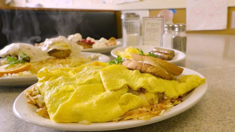 12 Washington Diners Serving The Pacific Northwest's Coziest Plates - Decor Hint Beth's Cafe – Seattle