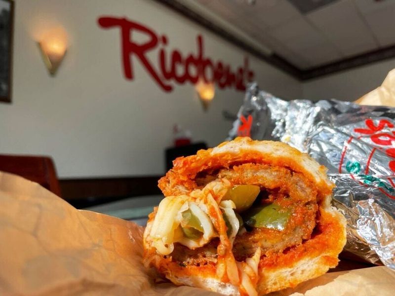 13 Illinois Sandwich Joints Serving Crispy Perfection - Decor Hint Ricobene's in Chicago