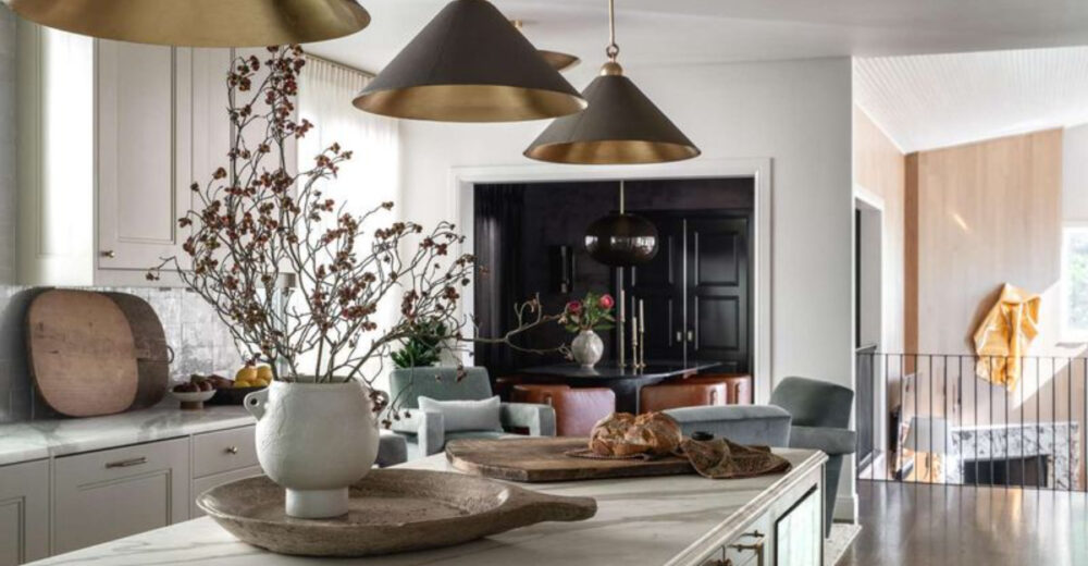13 Michigan Lake House Kitchens That Nail Cozy Without The Clutter - Decor Hint