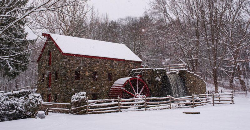 14 Historic Inns In Massachusetts Where You Can Spend The Holidays
