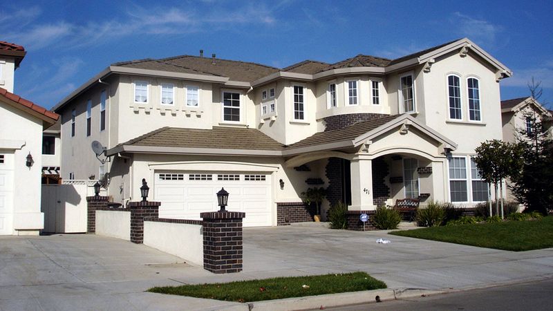 14 Illinois Home Types Predicted To Lose Value By 2026 And Why - Decor Hint McMansions in Suburban Chicago