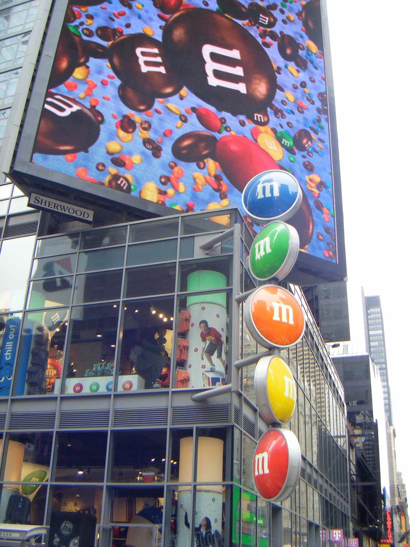 14 New York Tourist Traps Even Smart Travelers Fall For Again And Again - Decor Hint Times Square M&M's Store