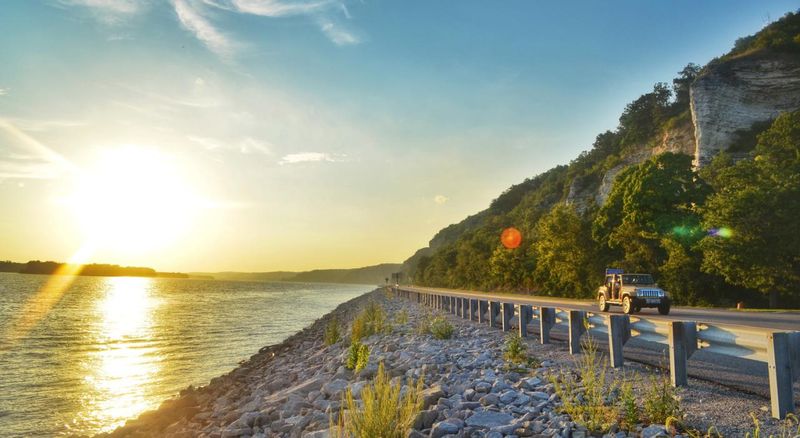 14 Scenic Weekend Drives Across Illinois That Are Worth The Time Off - Decor Hint Great River Road