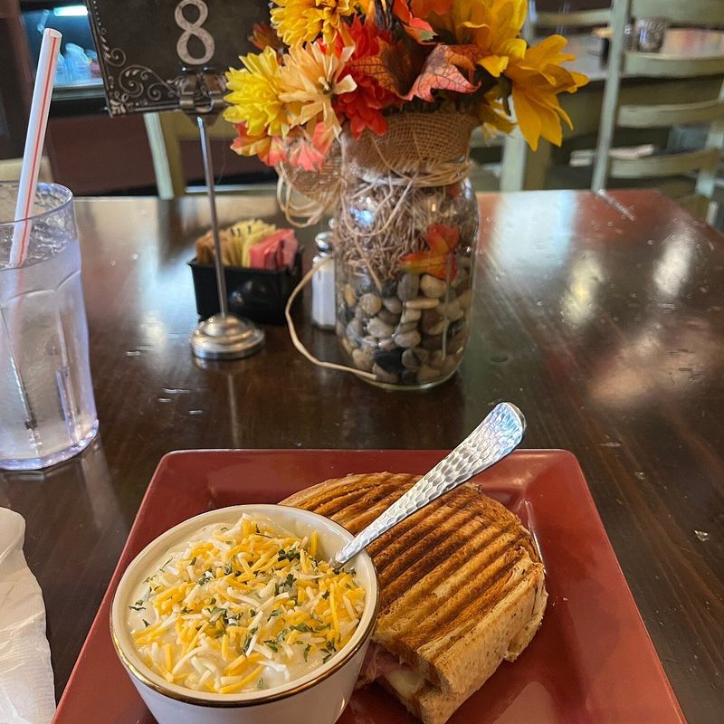 Longhunters, Greensburg's Game-Changing Country Cookin'