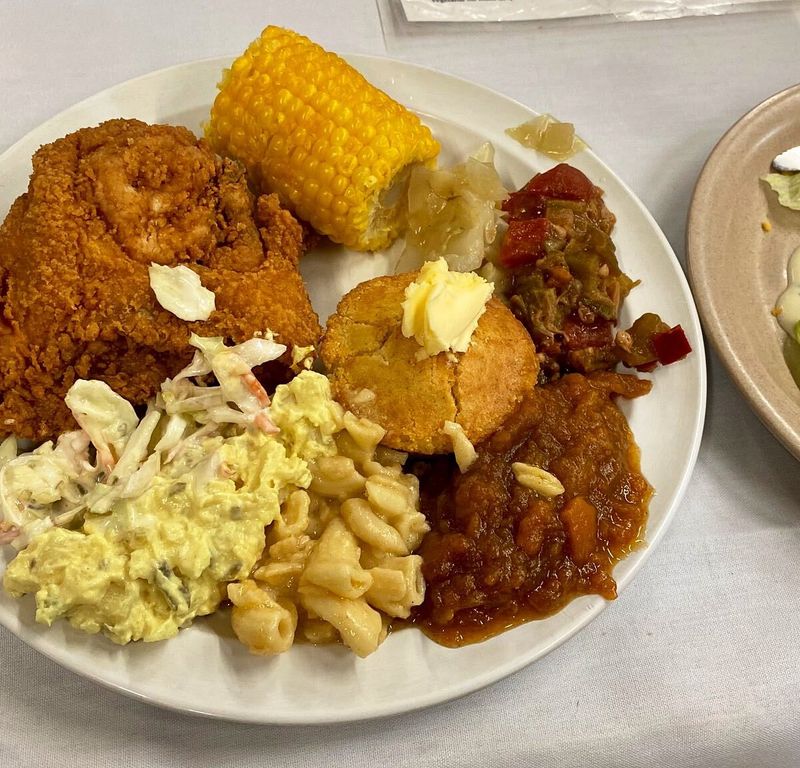 16 Mississippi Family-Run Fried Chicken Restaurants You'll Drive Miles For - Decor Hint Old Country Store (Mr. D's Fried Chicken) - Lorman