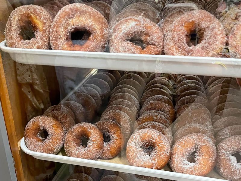 17 Illinois Cider Donut Stands That Make Every Bite Feel Like Autumn - Decor Hint Jonamac Orchard - Malta