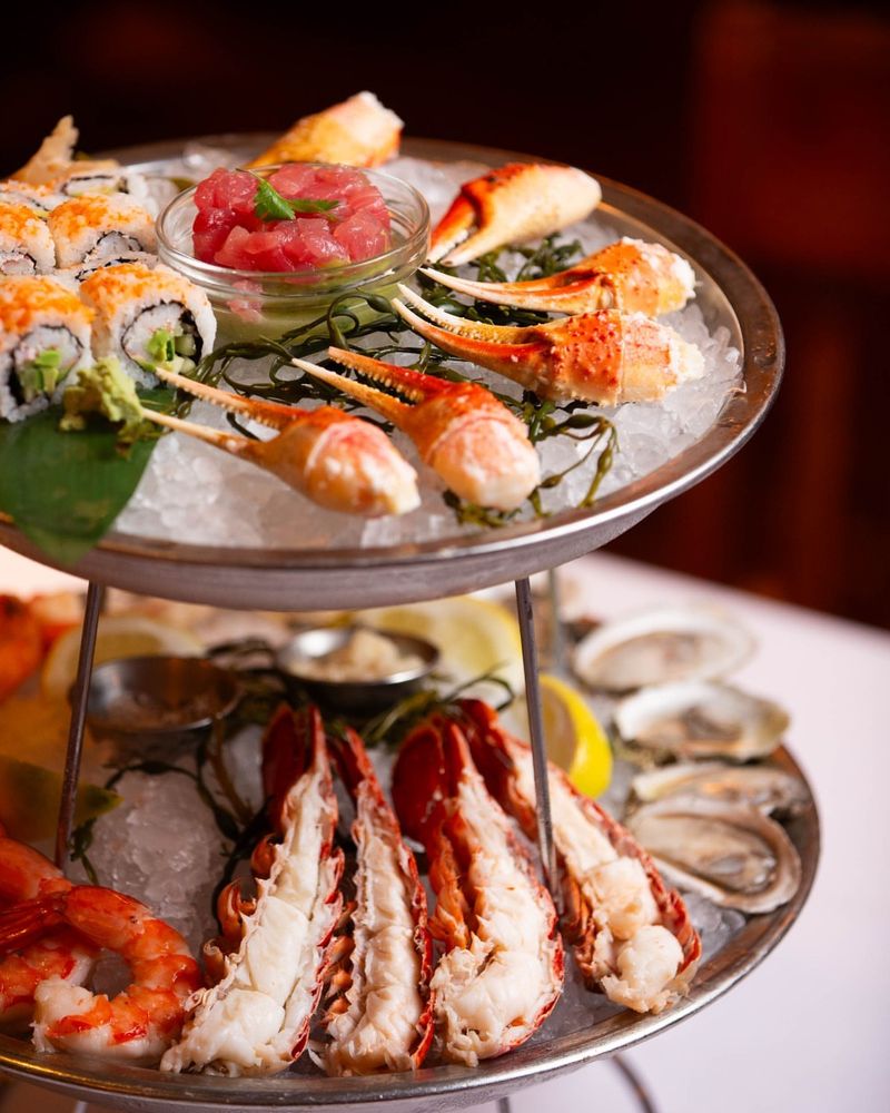 18 Seafood Buffets In Illinois Where Every Bite Feels Like A Coastal Escape - Decor Hint Shaw's Crab House