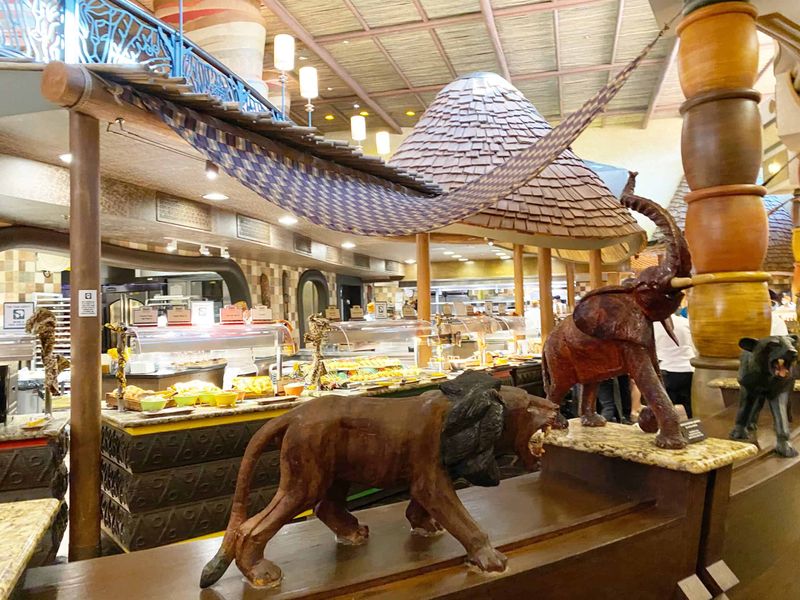 6 Florida Buffets Locals Line Up For And 6 That Are Totally Worth It - Decor Hint Boma - Flavors of Africa