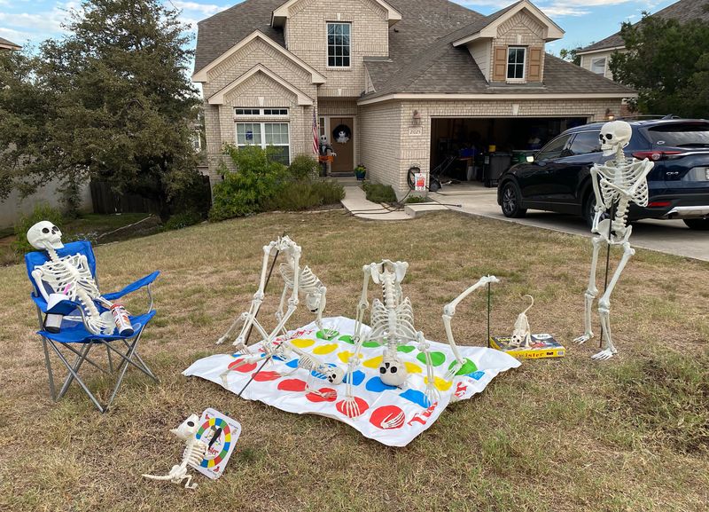 Texas Woman's Brilliant Budget Halloween Décor Idea Is Going Viral - Decor Hint Viral Facebook Post