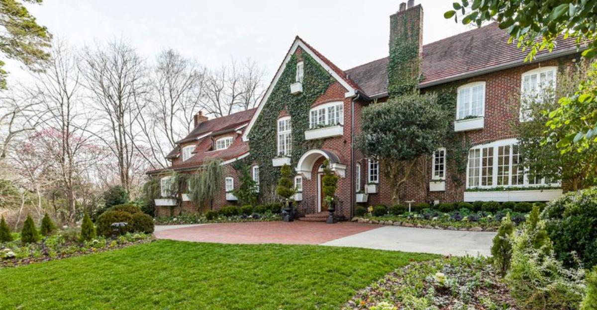 A Georgia Suburb That's A Hidden Retirement Haven With Tree-Lined Streets And History - Decor Hint A Georgia Suburb Thats A Hidden Retirement Haven With Tree Lined Streets And History 2 - Decor Hint