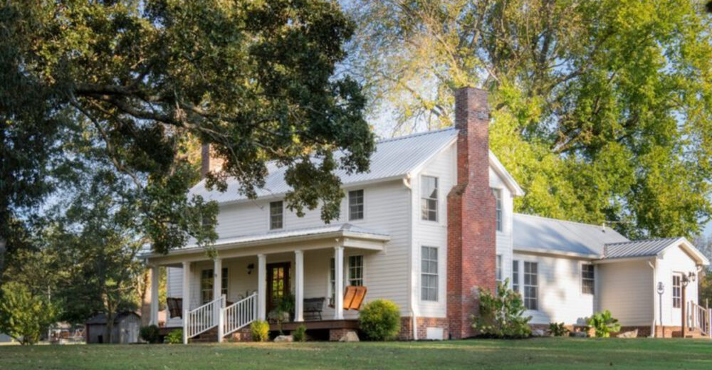 A Tennessee Farmhouse Brought Back To Life - Decor Hint